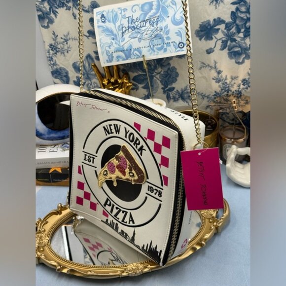 🆕 BETSEY JOHNSON 🧿 NWT A Matter Of Crust Novelty NYC Pizzabox Crossbody Bag - Picture 3 of 16
